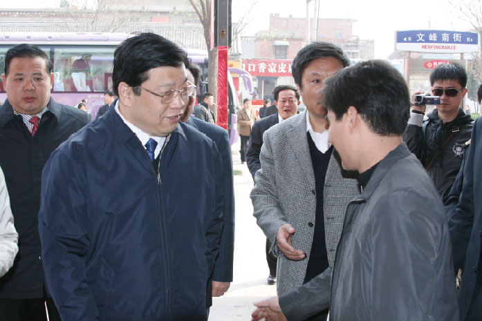 2010年安阳市原市委书记张广智、市长马林青莅临凯发·k8国际首页登录总部视察工作